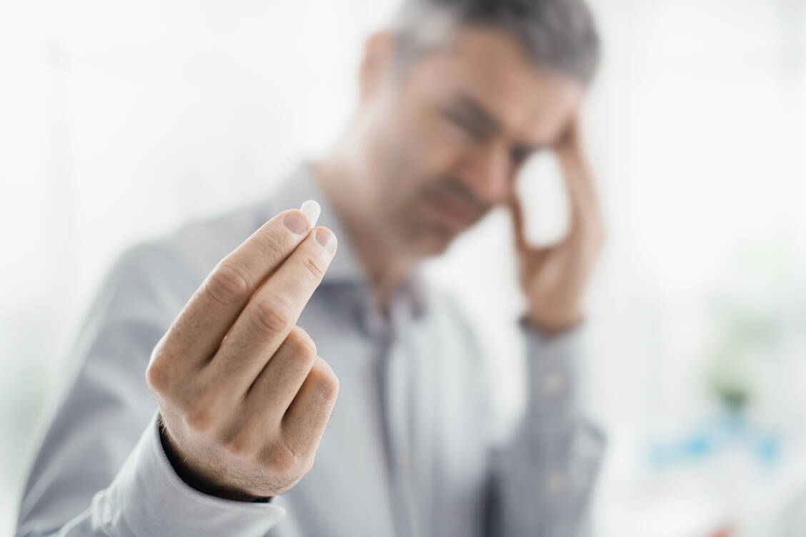 Ein sorgfältiger Umgang mit Medikamenten in der Akuttherapie beugt einem Übergebrauchskopfschmerz vor.  / Foto: Adobe Stock/StockPhotoPro