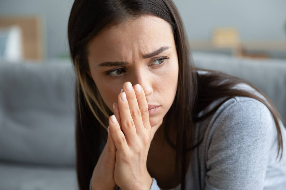 Ängste, allgemeines Stressgefühl und Depressionen haben in der Krise »signifikant zugenommen«. Viel Tageslicht und regelmäßige Bewegung an der frischen Luft können hier Abhilfe schaffen. / Foto: Adobe Stock/fizkes
