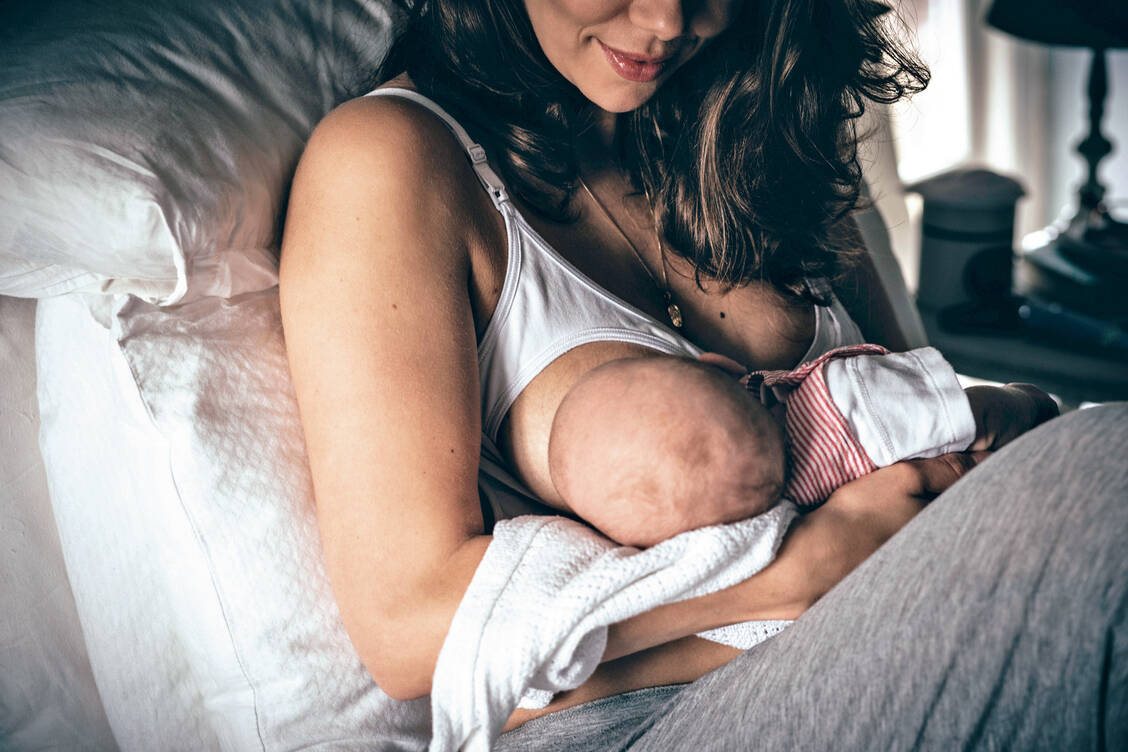 Stillen fördert die Bindung zwischen Mutter und Kind – und legt die Grundsteine für die spätere Gesundheit des Kindes. / Foto: iStock/Graham Oliver