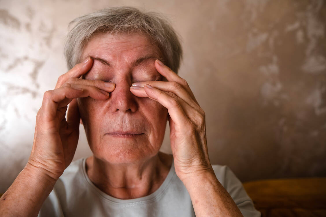 Schätzungen zufolge sind 10 bis 20 Prozent der Bevölkerung in Industriestaaten hin und wieder von allergischer Konjunktivis betroffen. / © Getty Images/Ekaterina Vasileva-Bagler