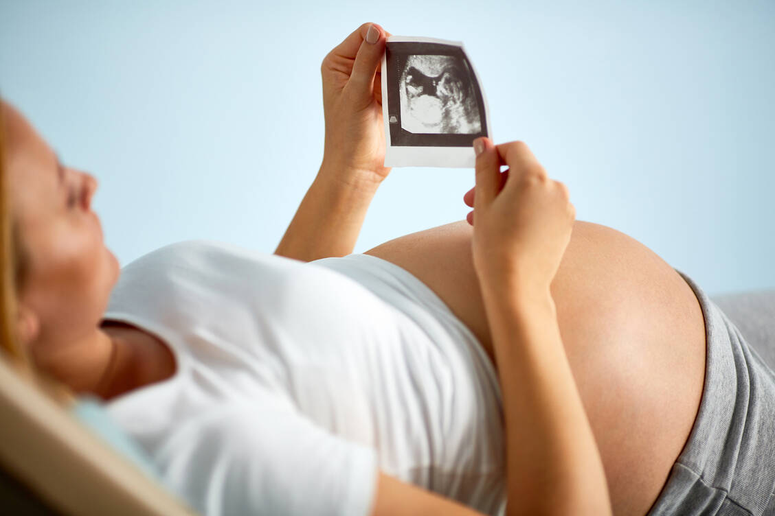 Wenn die Freude durch die Diagnose »Schwangerschaftsdiabetes« getrübt wird, kommen gleichzeitig bei einigen Frauen Schuldgefühle auf. / © Adobe Stock/pressmaster