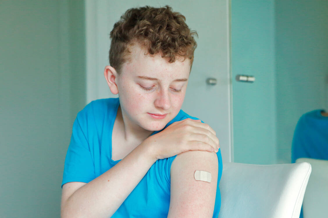 Die HPV-Impfung senkt das Risiko für Gebärmutterhalskrebs und seine Vorstufen. Das heißt aber keinesfalls, dass die Impfung nur für Mädchen und Frauen relevant wäre. / Foto: Getty Images/narvikk