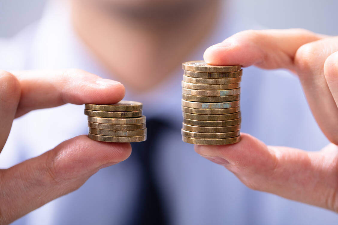 Wie niedrig die Gehälter in Apotheken im Vergleich ausfallen, machen die aktuellen Entgeltzahlen der Bundesagentur für Arbeit deutlich. / © Getty Images/AndreyPopov