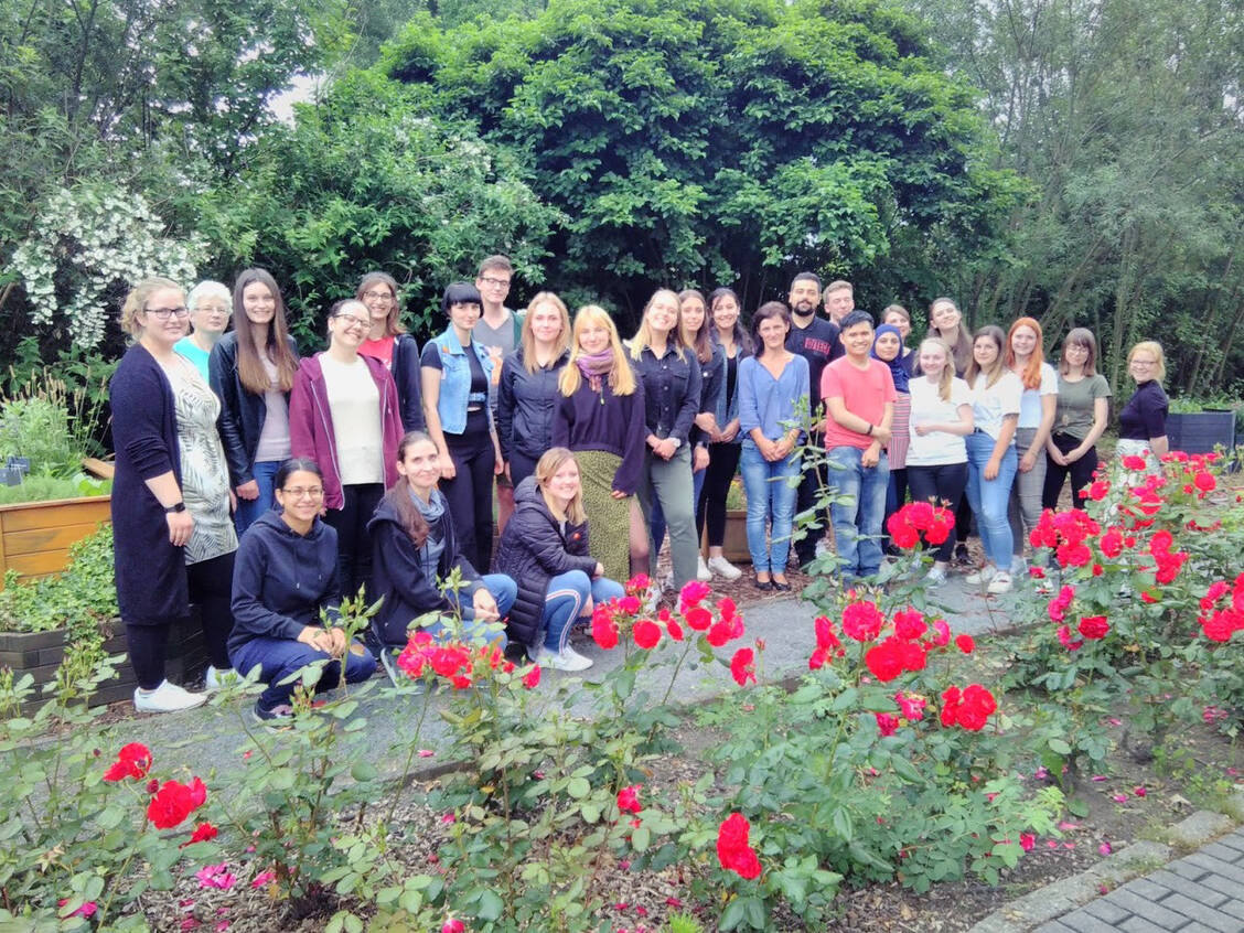 Sie haben es geschafft, auch unter Pandemiebedingungen: die Schülerinnen und Schüler der Ruth-Pfau-Schule in Leipzig. / Foto: Anja Pforte/Patrick Fournes