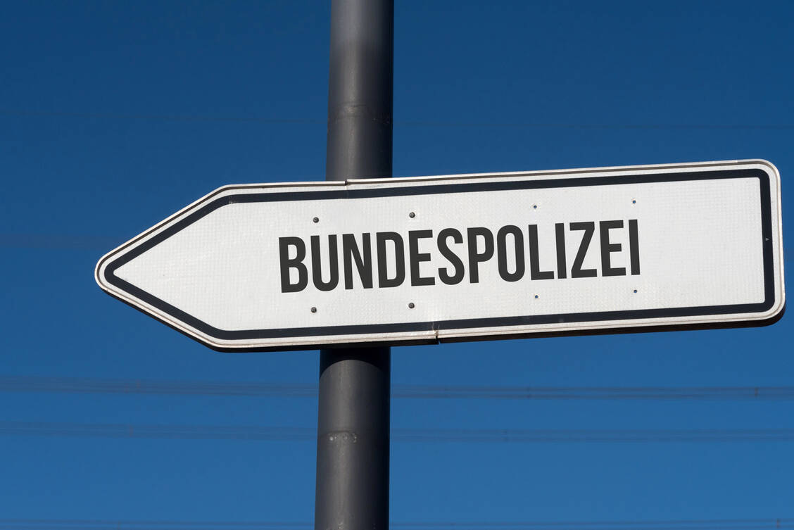Für Bundespolizei-Rezepte gelten meist die gleichen Regeln wie für Kassenrezepte. / Foto: Getty Images/Stadtratte