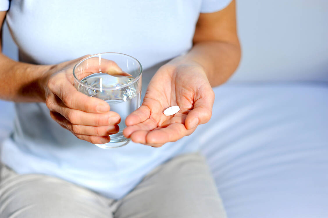 Wie die Behandlung mit herzwirksamen Glykosiden weitergeht, sollten die Patienten rechtzeitig mit ihrem Arzt besprechen. / Foto: Adobe Stock/photophonie