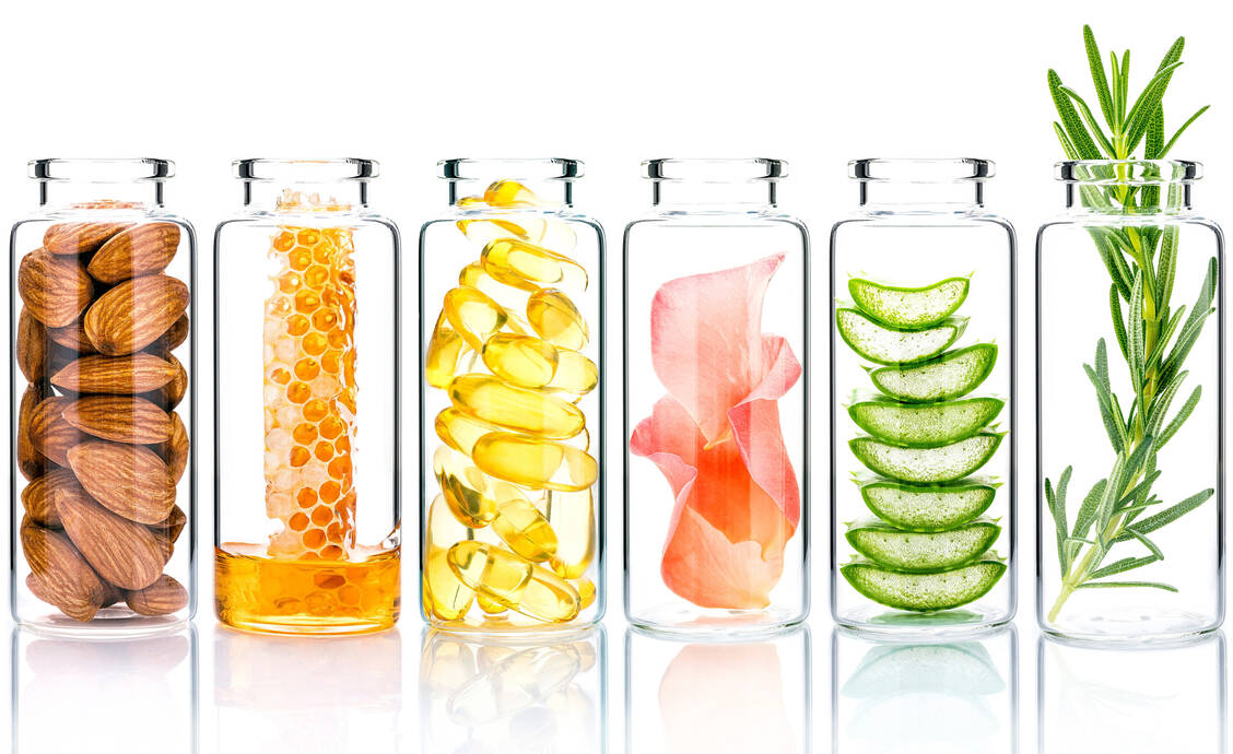 Wissen, was drin ist, und das möglichst ohne kritische Zusatzstoffe: Das steckt hinter dem Schlagwort »Clean Beauty«.   / Foto: Getty Images/Valentin Lupu