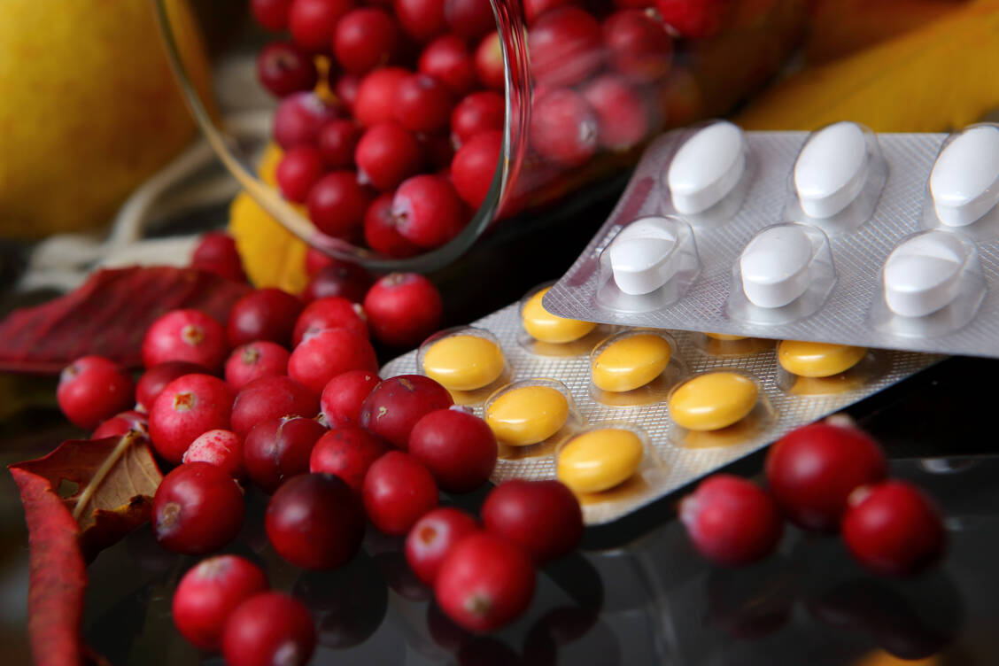 Cranberries schmecken sehr sauer. Viele Verbraucher bevorzugen daher die Einnahme von Tabletten oder Kapseln mit Cranberry-Extrakt.  / Foto: Getty Images/fotodrobik