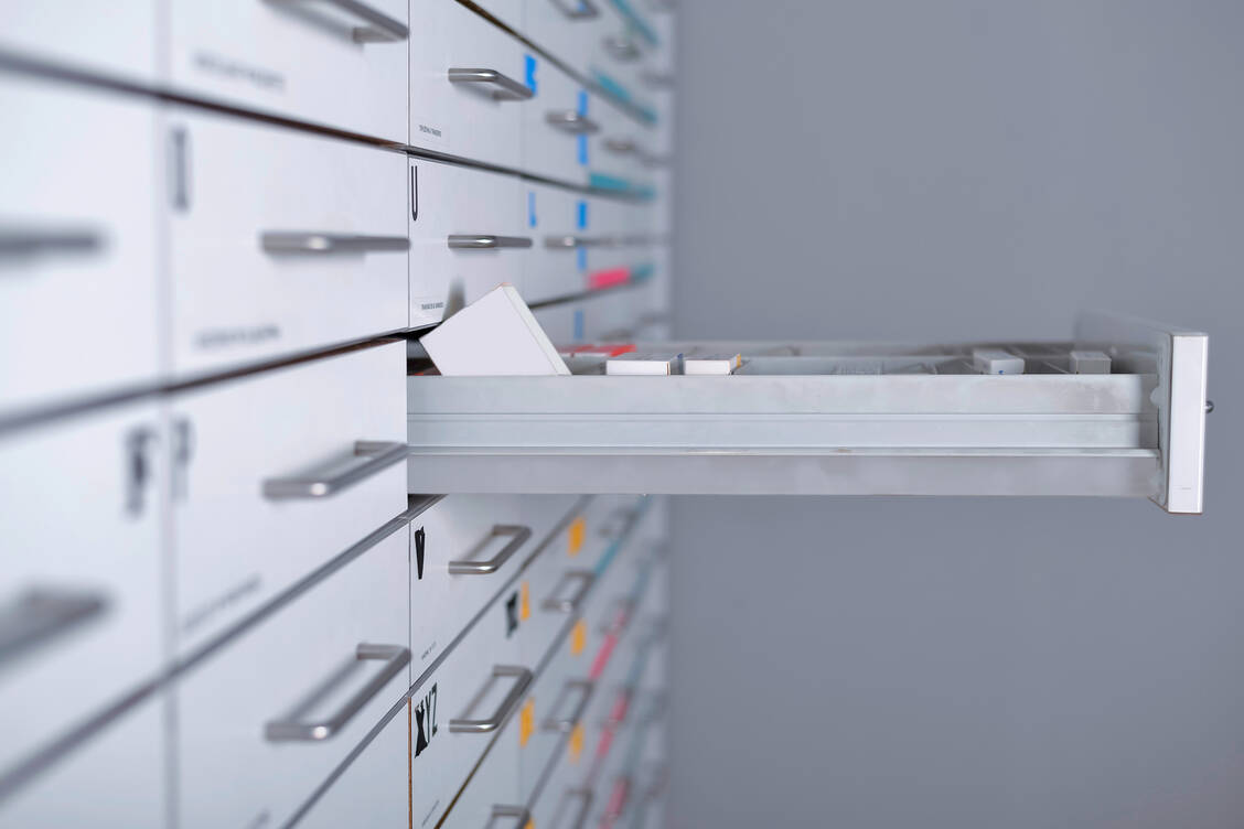Aktuell entsteht Apotheken viel Arbeit durch die Lieferengpässe wichtiger Präparate. / Foto: Adobe Stock/2Design