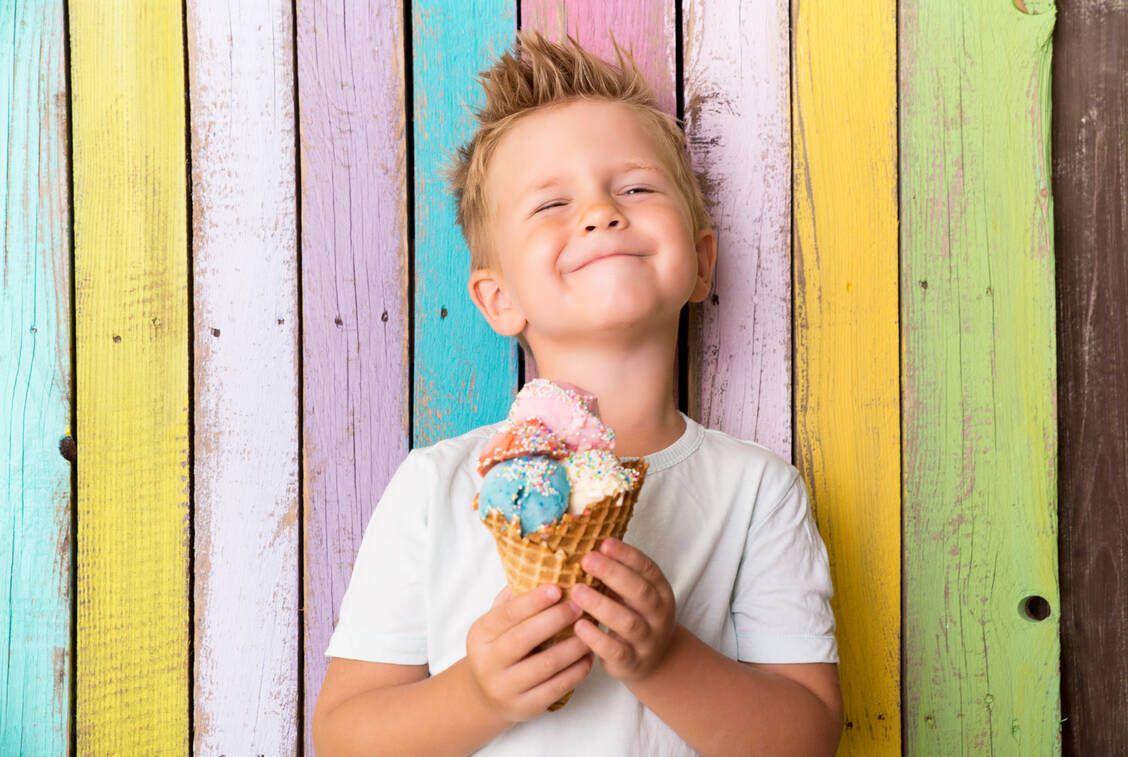 Auch wenn es so verlockend ist – kleine und große Diabetiker sollten sich riesige Eisportionen besser nicht gönnen. / Foto: Adobe Stock/Fotowerk