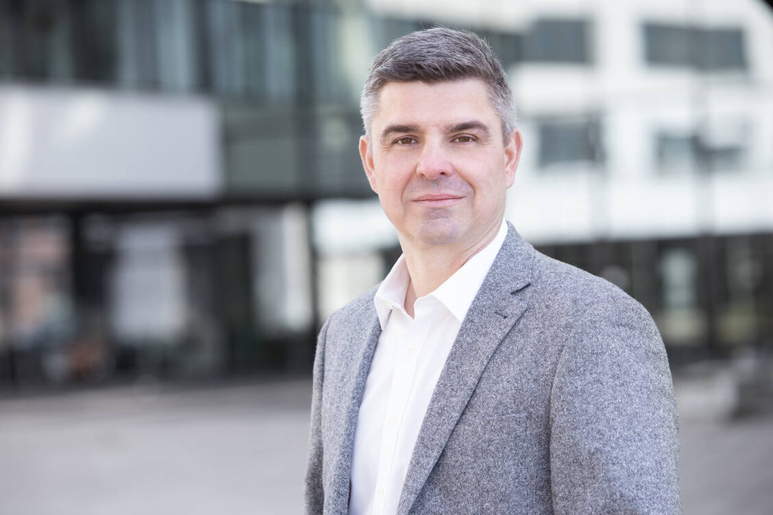 Adexa-Vorstand Andreas May moniert, dass Apothekenangestellte bei der Gehaltsdiskussion um Gesundheitsberufe übersehen werden. / Foto: Angela Pfeiffer