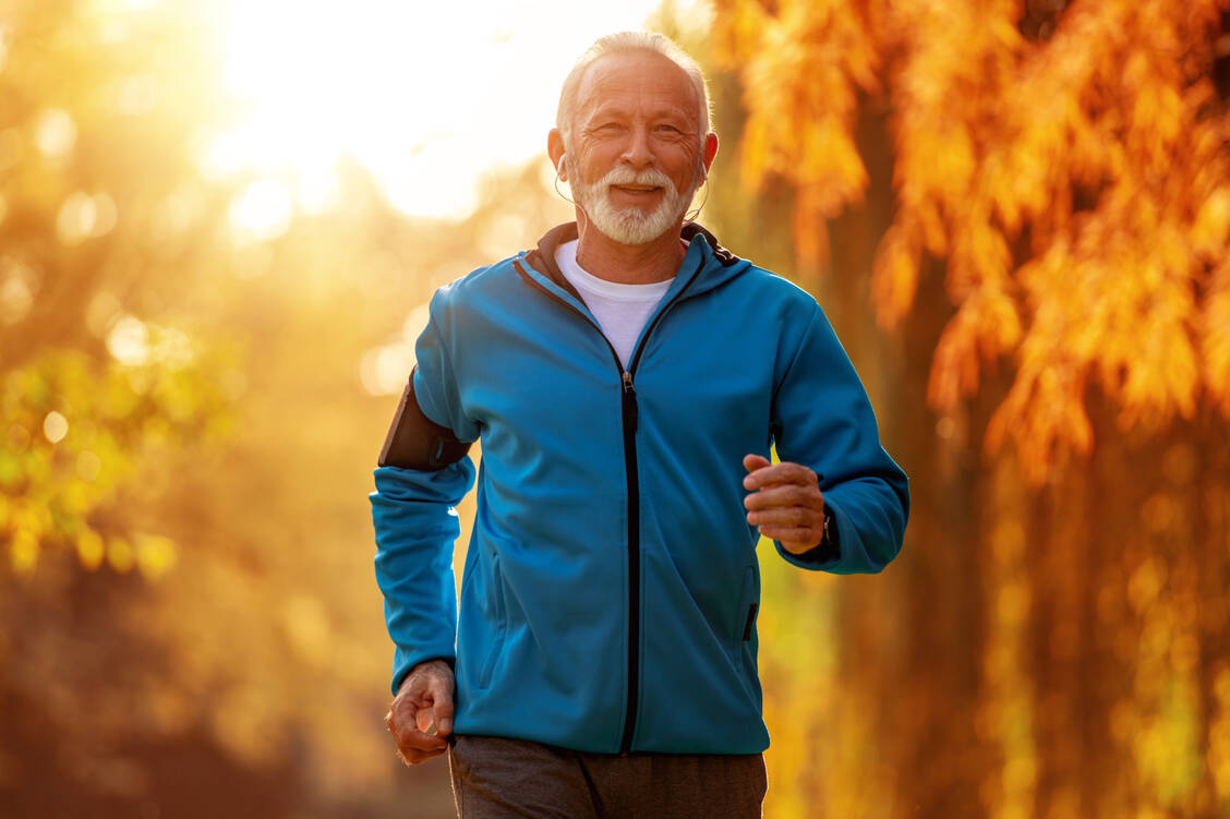 Männer achten weniger auf ihre Gesundheit als Frauen. Im November will die Stiftung Movember auf spezielle Themen rund um die Männergesundheit aufmerksam machen. / Foto: Adobe Stock/Ivanko Brnjakovic