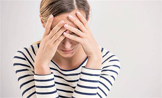 Für Erwachsene, die an  mindestens vier Tagen pro  Monat an Migräne leiden,  steht ein neuer Antikörper  zur Prophylaxe zur Verfügung.
<p class="fotonachweis">Foto: iStock/Katarzyna Bialasiewicz</p>