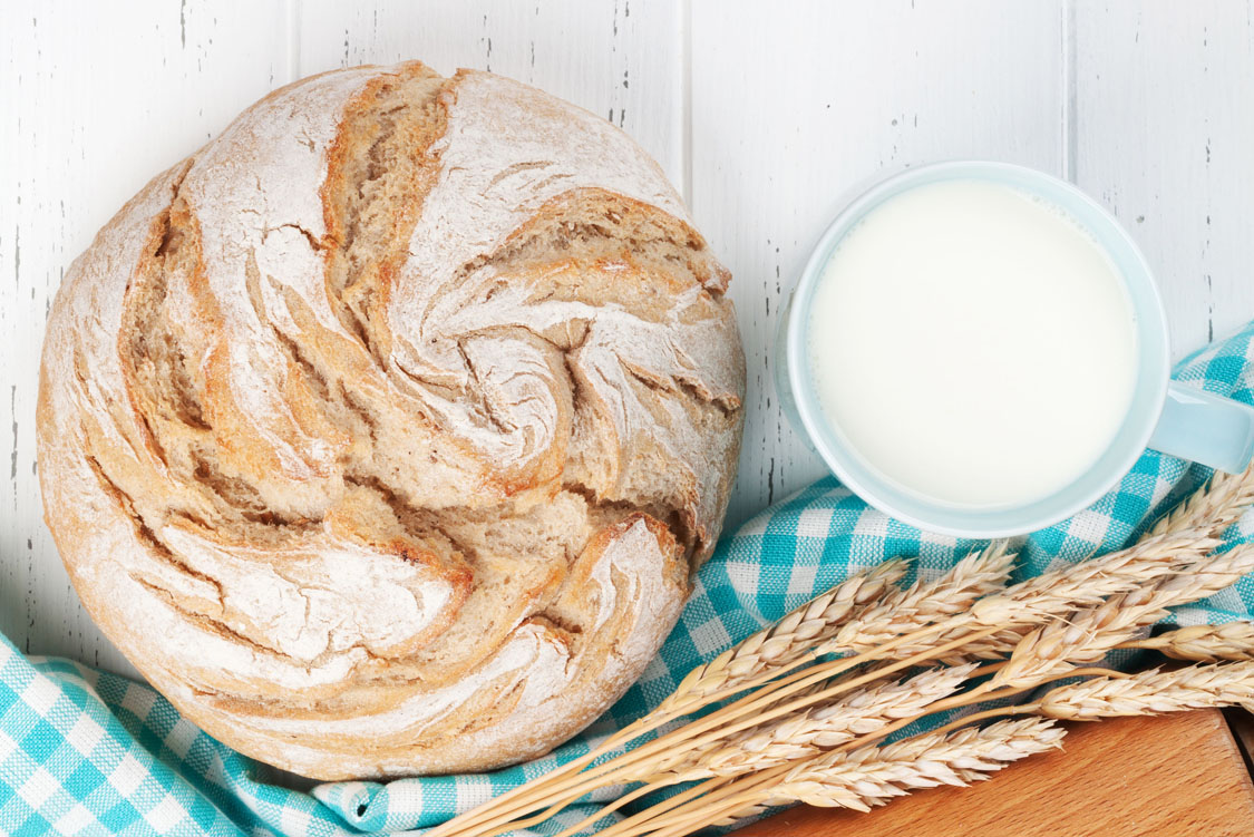 Nicht immer ist eine Allergie die Ursache: Bauchkrämpfe oder Durchfall können auf eine Intoleranz hindeuten. / Foto: Shutterstock/Evgeny Karandaev