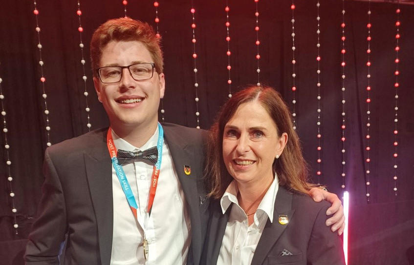 Florian Britzwein ist der diesjährige Olympiasieger der EuroSkills. Um dieses Ziel zu erreichen, hat er fleißig mit Apothekerin und Bundestrainerin Pia Bredlich trainiert. / Foto: WorldSkills Germany