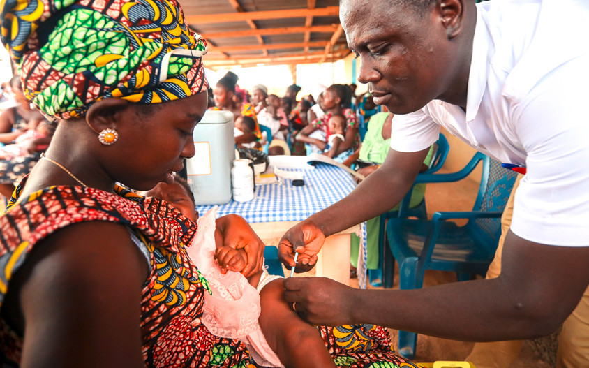 Mehr als eine Million Kinder in Afrika wurden schon gegen Malaria geimpft. / Foto: WHO/ Fanjan Combrink