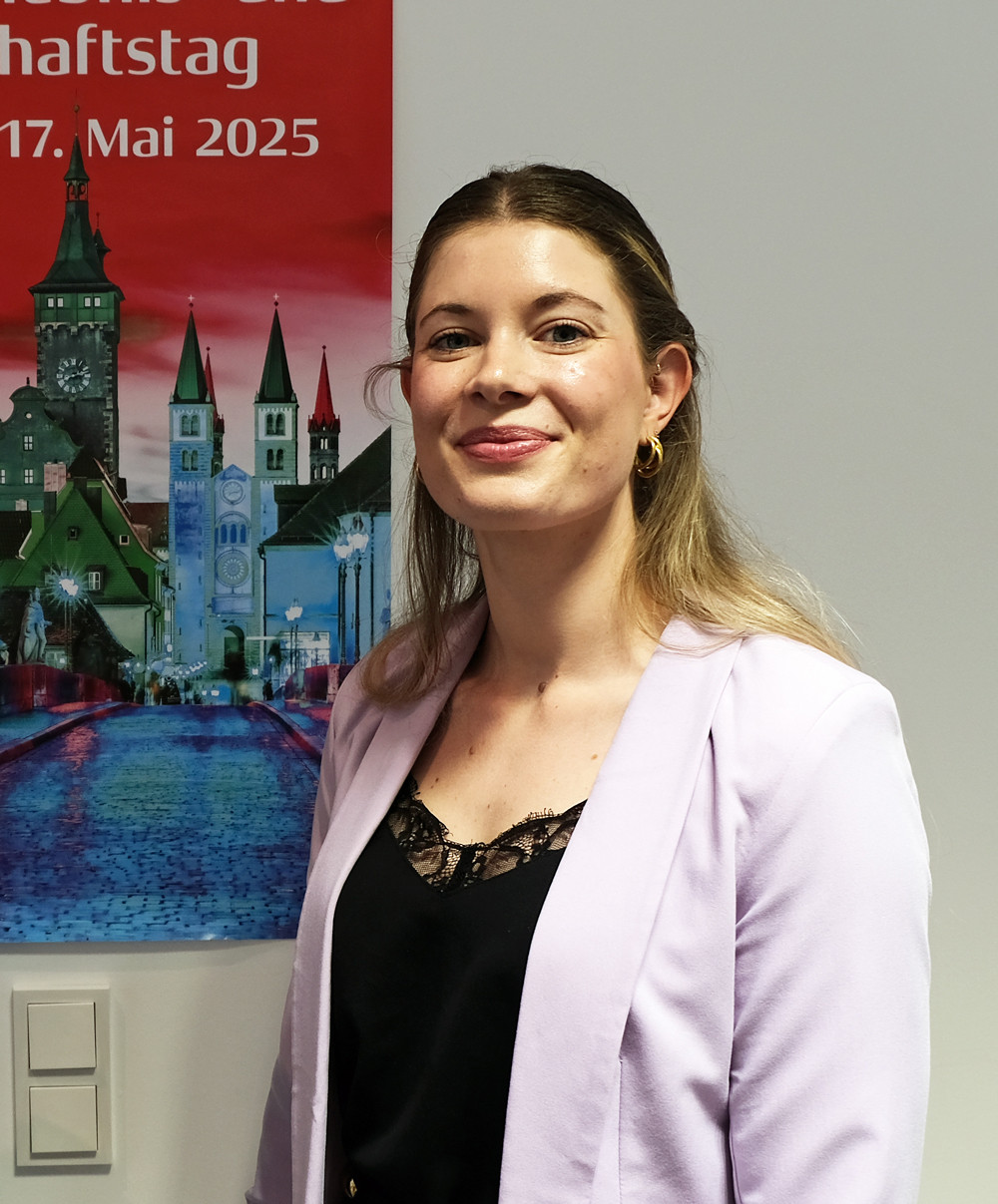 Dr. Laura Isigkeit ist Wissenschaftlerin im Bereich der pharmazeutischen Chemie und Bioinformatik. Sie arbeitet derzeit als Postdoktorandin im Bereich der funktionellen Präzisionsonkologie am Georg-Speyer-Haus in Frankfurt am Main – und ist Expertin im Feld der Künstlichen Intelligenz im pharmazeutischen Kontext. / © Adexa
